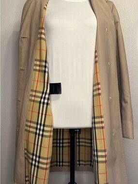 Burberry Beige Rain Trench Coat with Signature Plaid Lining